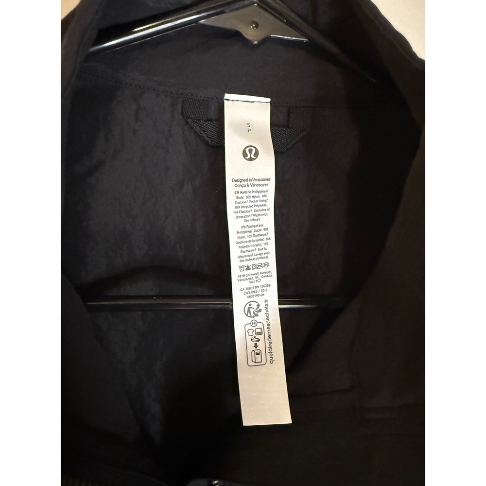 Lululemon Nylon Cinchable Jacket Size S Black Slightly Oversized NWT - Picture 2 of 3